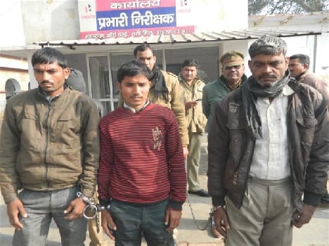 Police gang of robbers boarded handle .